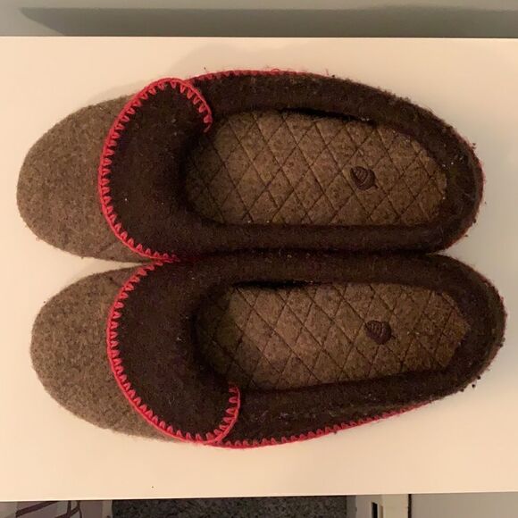 Acorn Slippers   - Picture 2 of 10